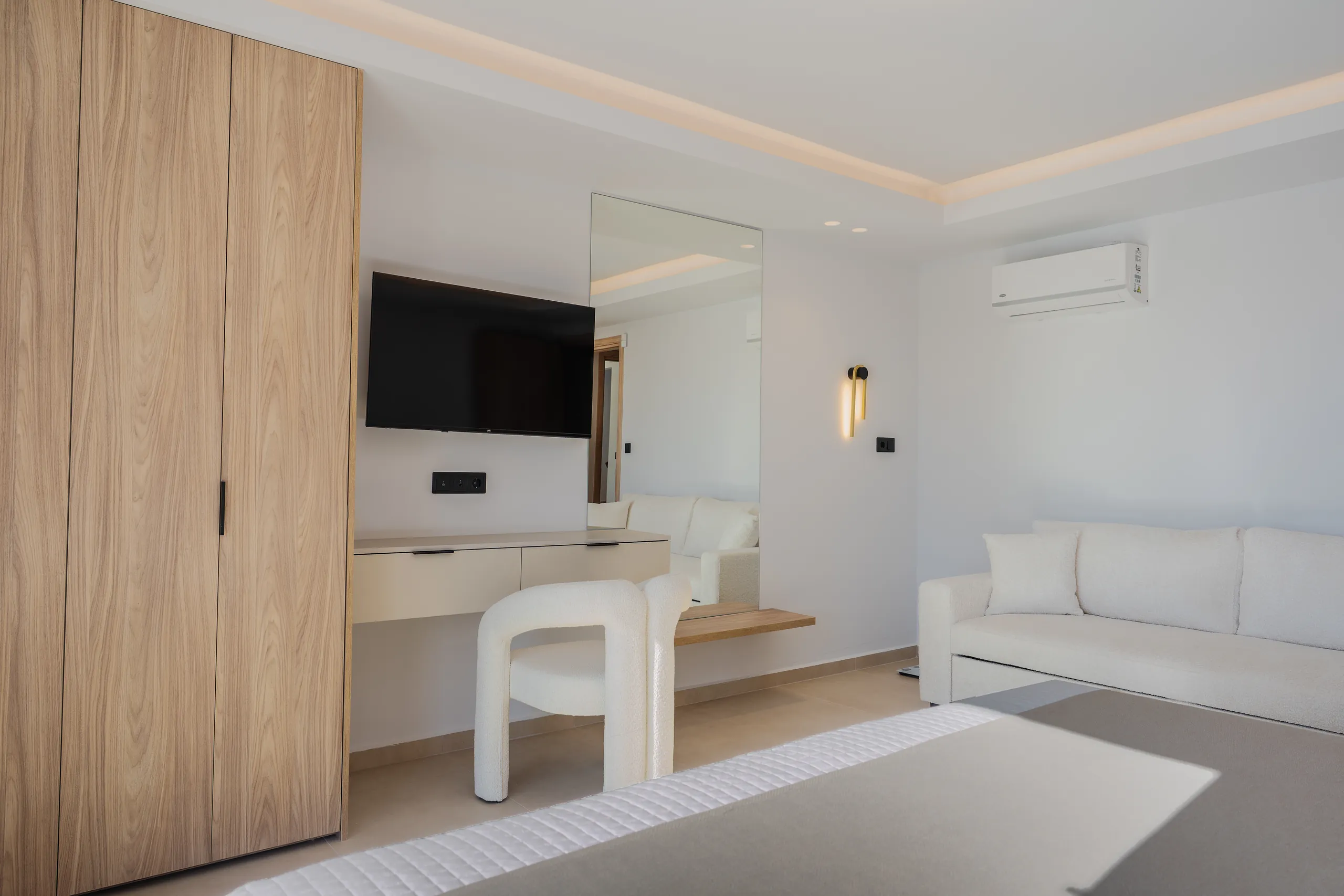Left Crete bedroom five designed for quiet rest